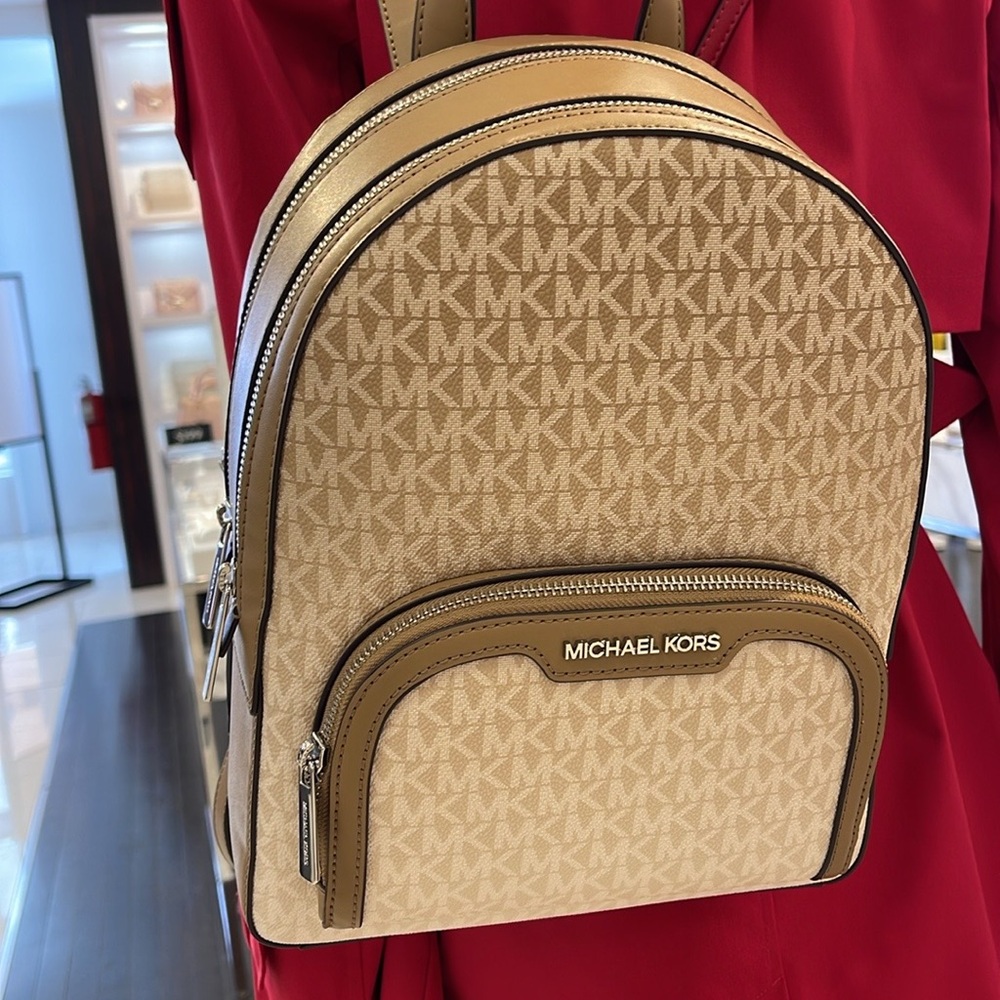 MICHAEL KORS Jaycee Medium Ombré Signature Logo Backpack
Husk
NWT - Picture 10 of 16